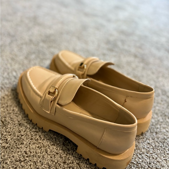 Zara Cream Women's Loafers with Gold Buckle - Picture 7 of 8